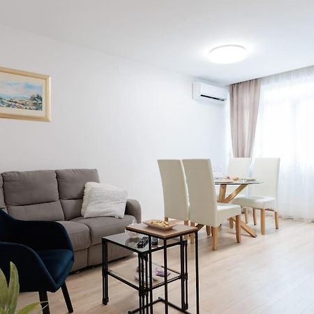 Apartment Dominicus Zara Esterno foto