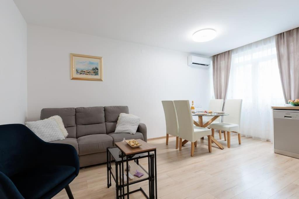 Apartment Dominicus Zara Esterno foto