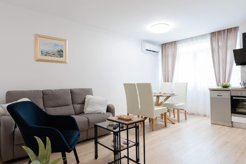 Apartment Dominicus Zara Esterno foto